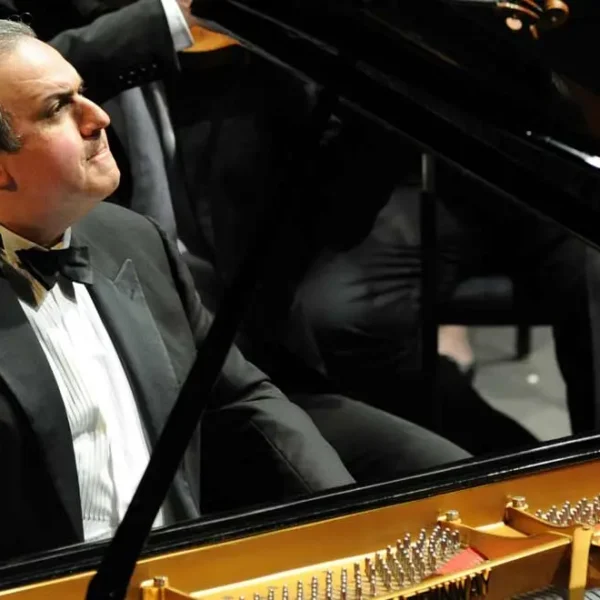 Internationally recognized as one of today’s most acclaimed and admired pianists, Yefim Bronfman stands among a handful of artists regularly sought by festivals, orchestras, conductors and recital series.